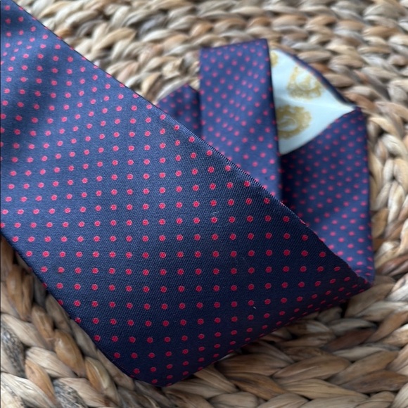 Chipp silk tie made in England navy with red polka dots - Picture 6 of 6